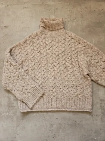 Pull col roulé beige