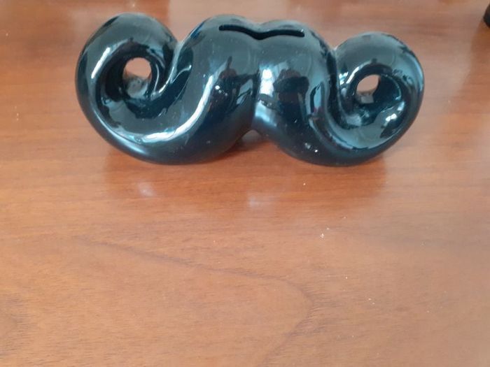 Tirelire moustache noire