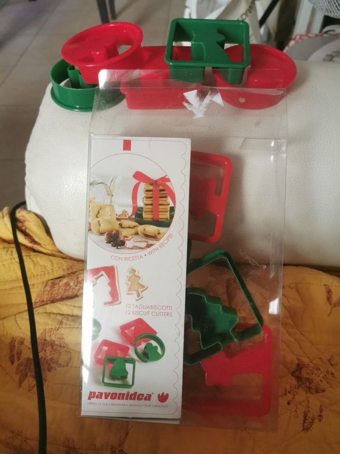 Lot de 12 emporte pieces pour biscuits
