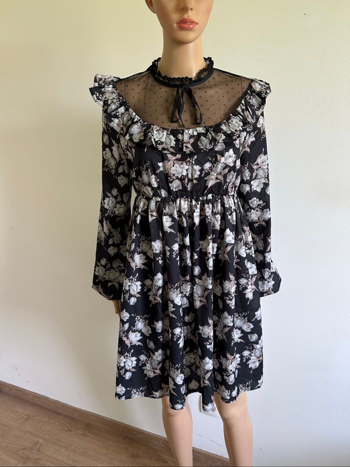 Robe fleurie à manches longues Nasty Gal taille française 40 jamais portée