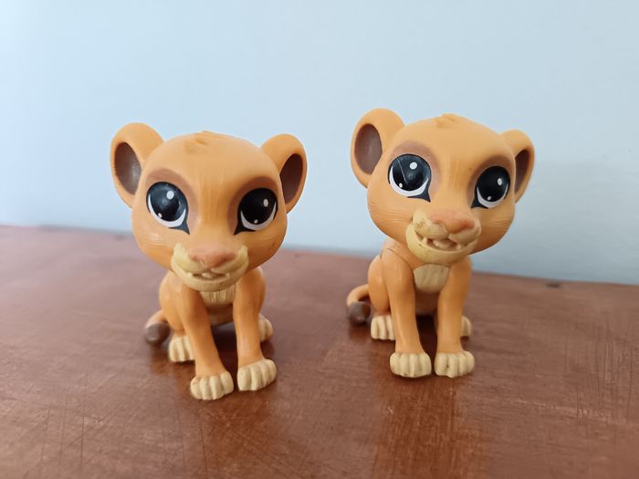 Lot de deux figurines Simba : Le Roi Lion