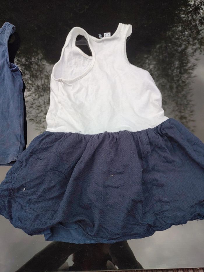 Tee shirt et robe4 ans - photo numéro 2
