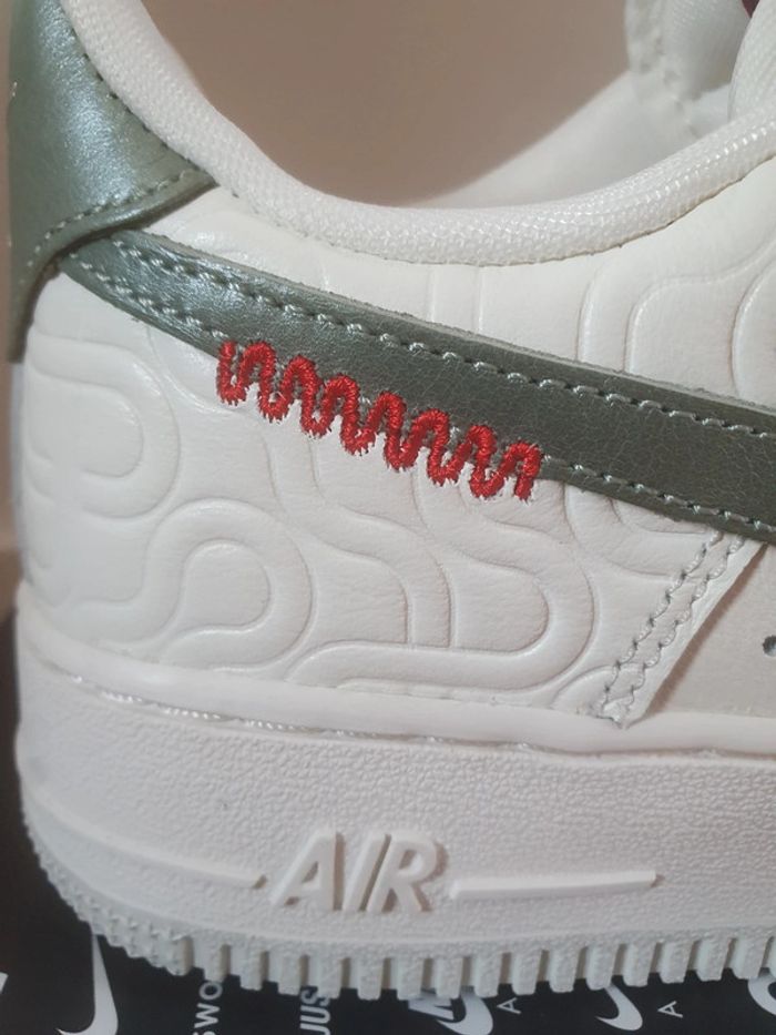 Nike Air Force 1 "Year of the Snake"(38.5) - photo numéro 2