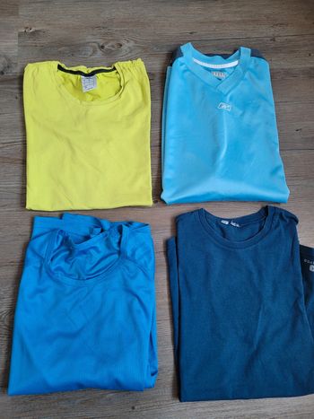 Lot tee-shirt de sport.