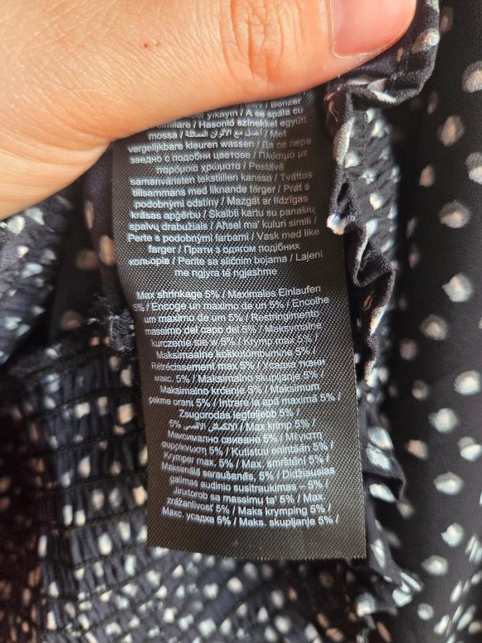 Blouse noire à pois - taille M - neuve sans étiquette - photo numéro 6