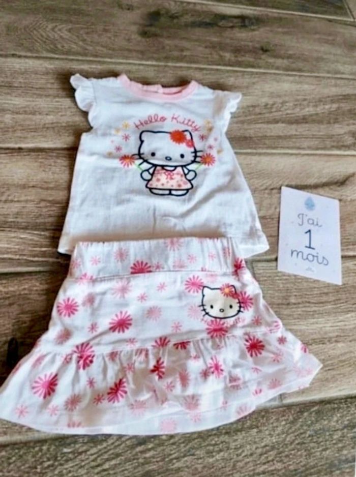 Magnifique ensemble hello Kitty jupe t-shirt