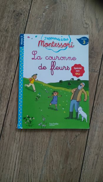 Livre j'apprends à lire montessori, la couronne de fleurs.