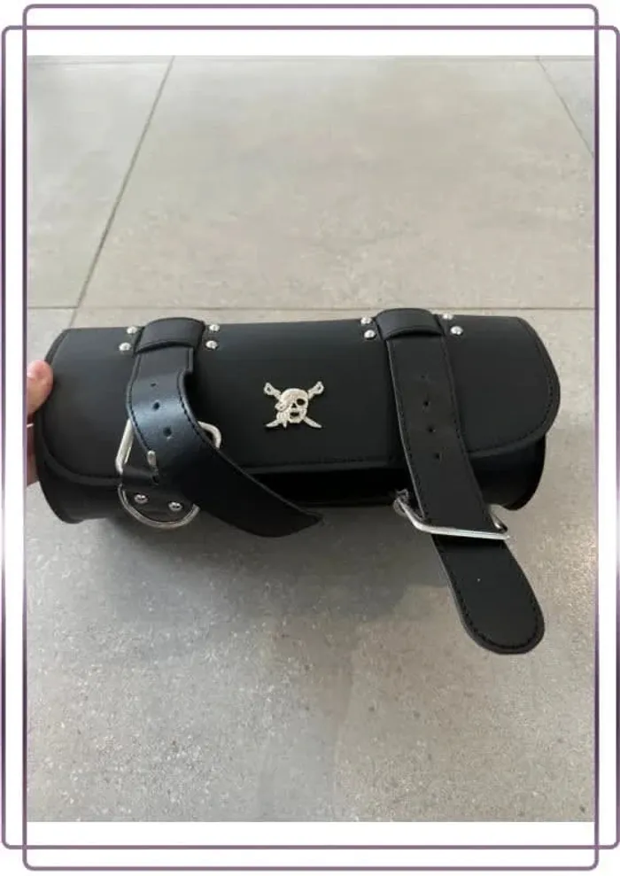 Pochette noir à attacher à un vélo, très bon état, 31x12cm - photo numéro 2