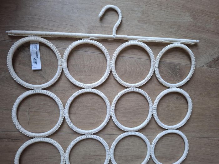 Komplement Ikea Support foulards Penderie