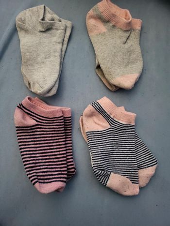 Lot de 4 socquettes fille 31/34 ,tex