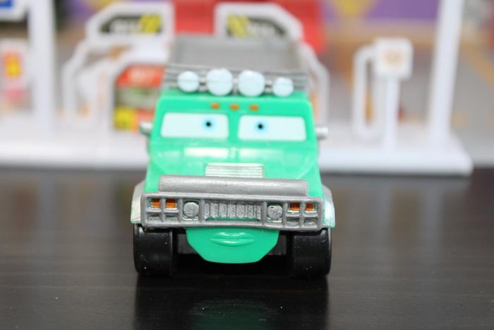 Disney Pixar cars TJ Hummer - photo numéro 8