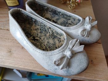 Ballerines blanches reflets argentés taille 24