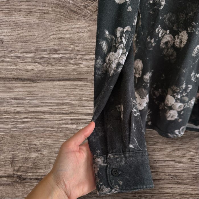 Chemise manches longues noir à motifs floraux gris blanc H&M taille 36 S - photo numéro 2