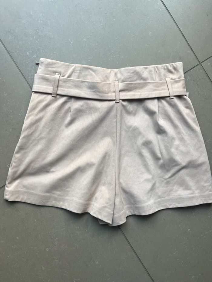 Short doux beige Zara M comme neuf - photo numéro 2