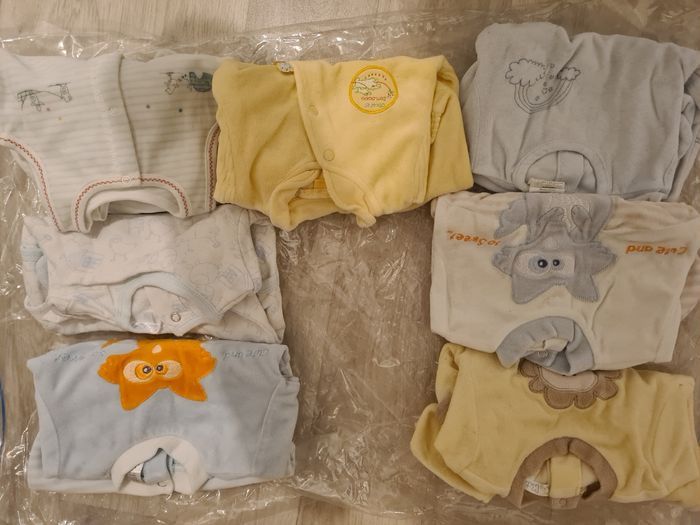 Lots de Vêtements d'un mois - photo numéro 3