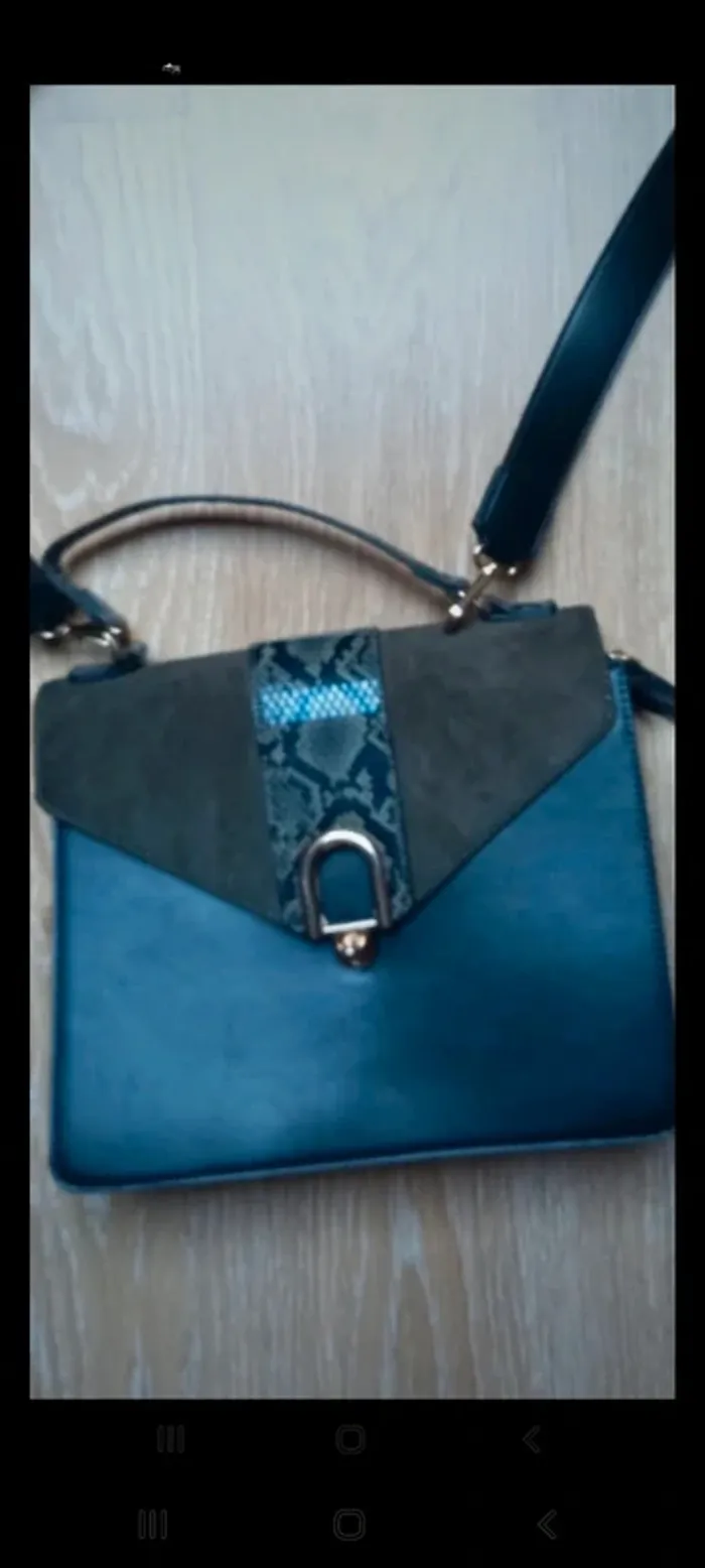 Sac Bata bleu marine détail python neuf - photo numéro 3
