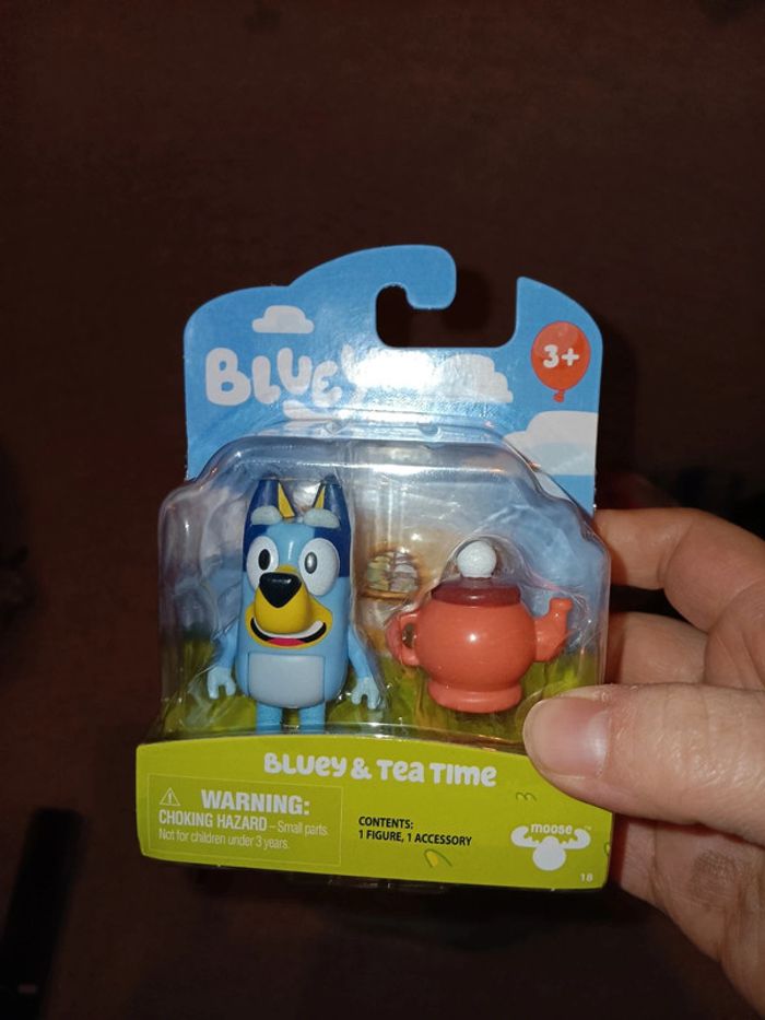 Figurine blueyet sa théière