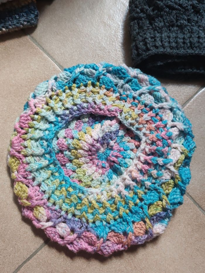 Bérets crochets fait main  certains avec mitaines - photo numéro 7