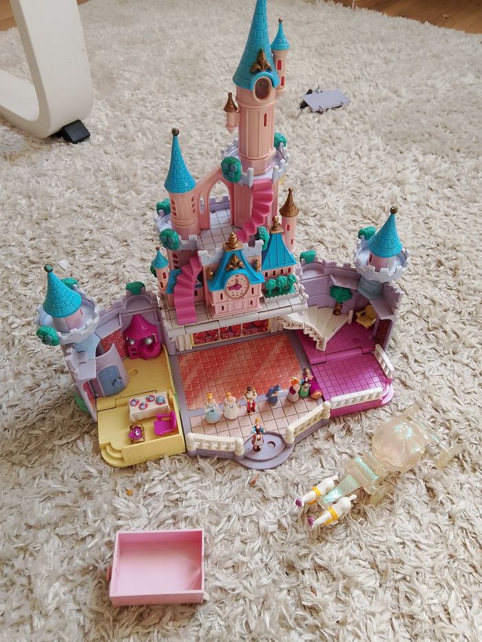 Château de Cendrillon Polly pocket  personnages et carrose