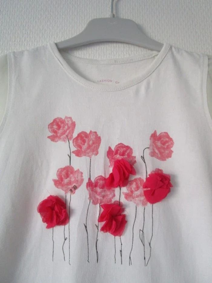 T-shirt écru fleurs Tom Tailor 4/5 ans TBE - photo numéro 4
