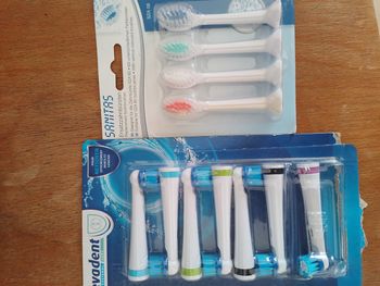 tetes  de brosse a dent