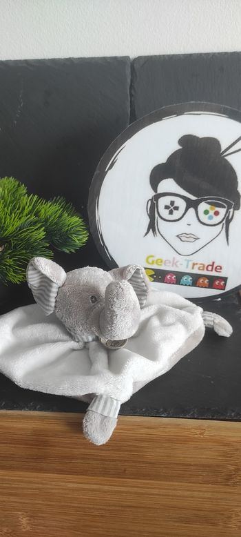 doudou elephant baby nat gris blanc rayé cad1709027 rayure Triangle Plat Col