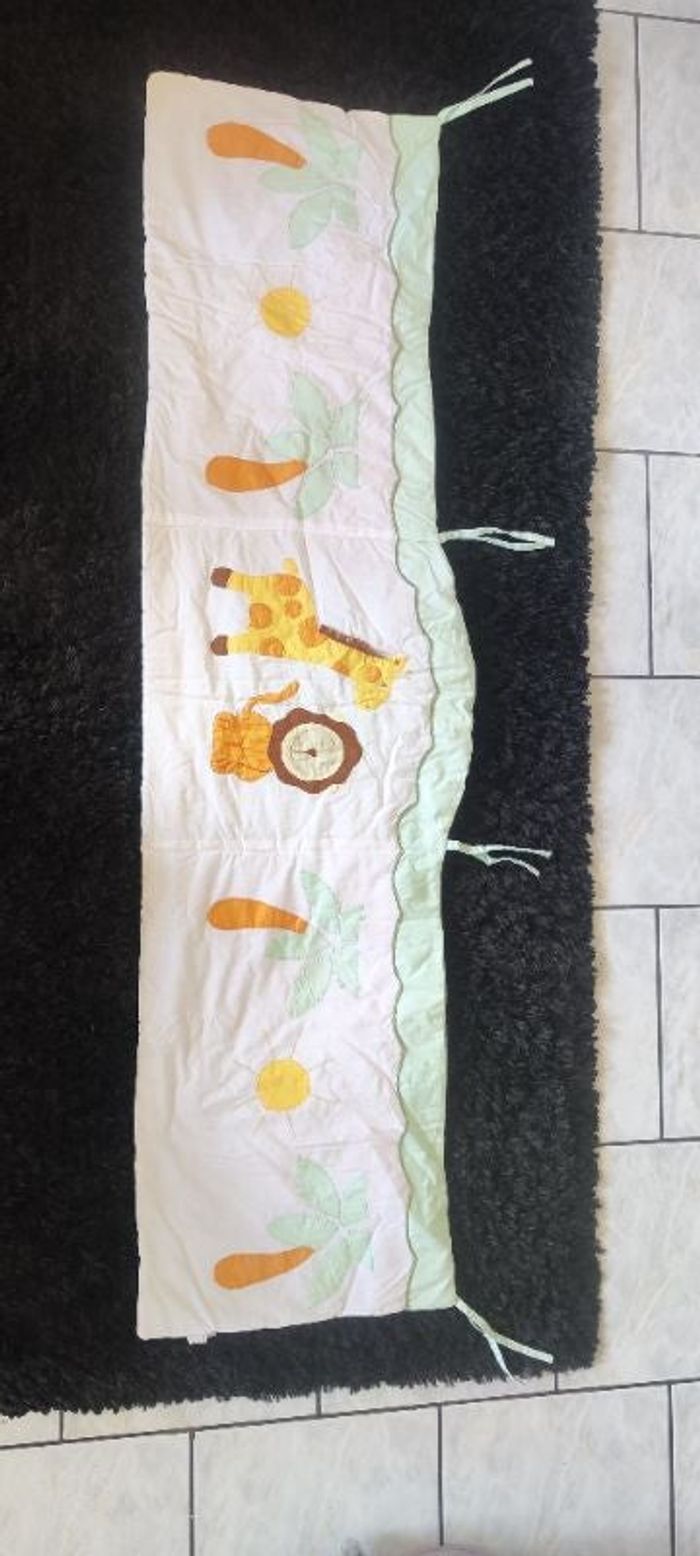 Magnifique tour de lit matelassé