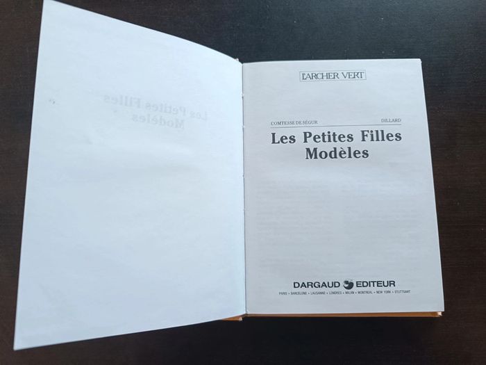 Livre LES PETITES FILLES MODELES - photo numéro 2
