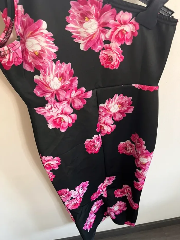 Robe de soirée mariage noir et rose fleurs sexy - photo numéro 4