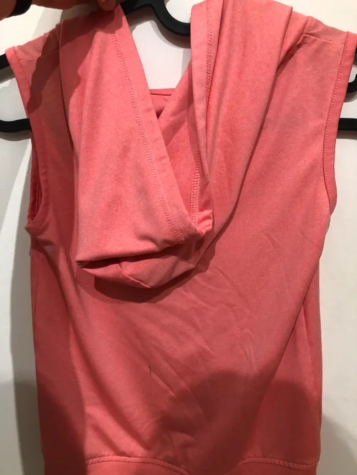 Tee shirt sans manche - photo numéro 2