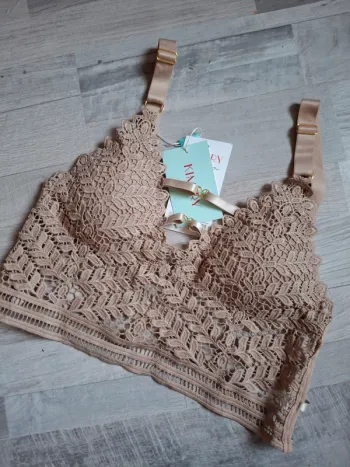 Crop top brassière dentelle