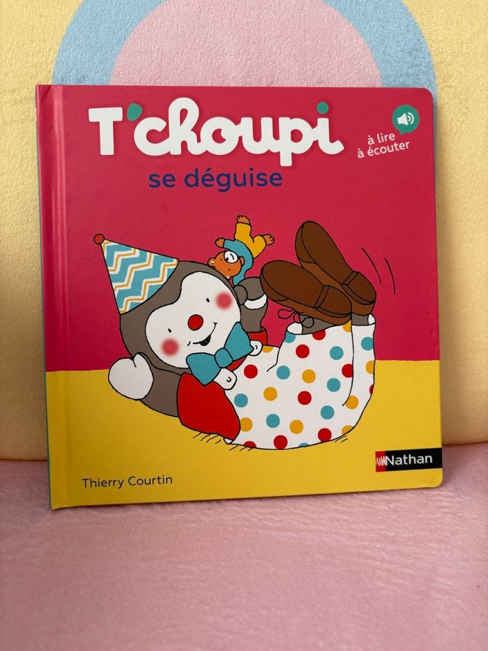 T’choupi se déguise.