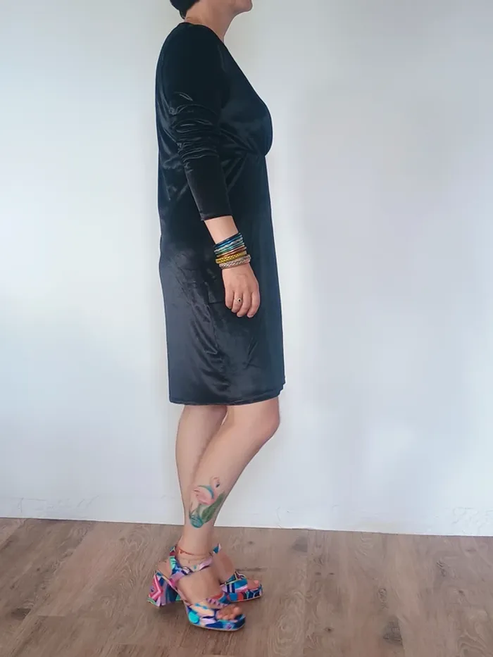 robe noir brillante TU - photo numéro 3
