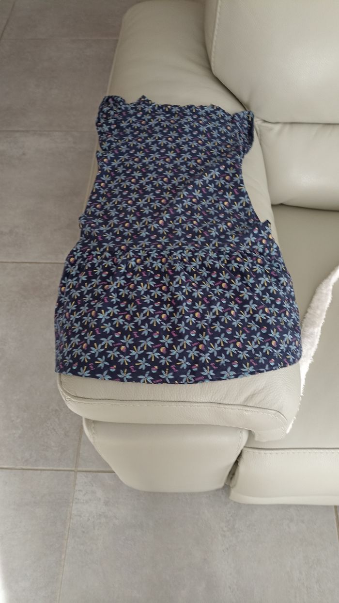 Petite robe pour petite fille de quatre ans - photo numéro 4