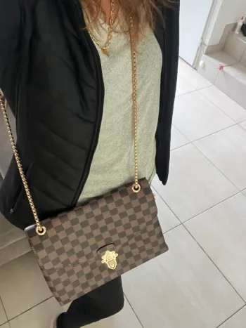 Neuf Sac bandoulière damier marron et doré