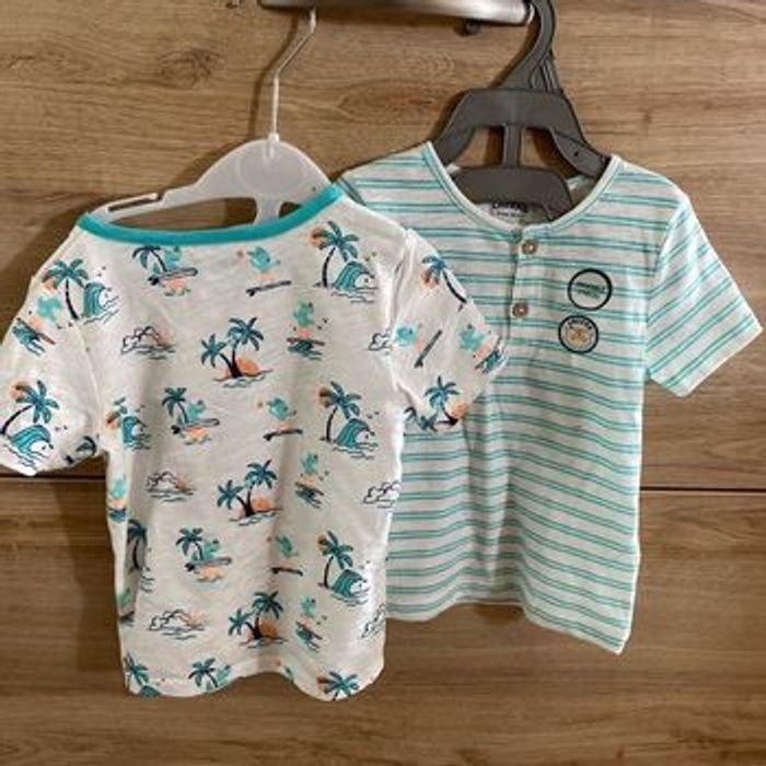 Lot de 2 t-shirt. Neuf. 24 mois.