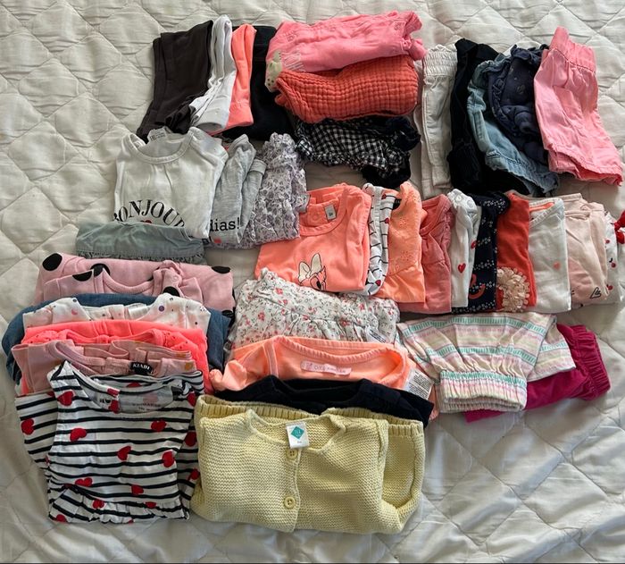 Lot de 37 vêtements fille taille 6 mois - photo numéro 3