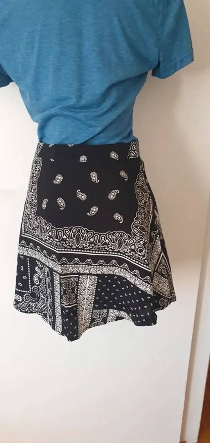 Jupe courte à motif - photo numéro 3
