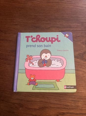 Livre Tchoupi prend son bain