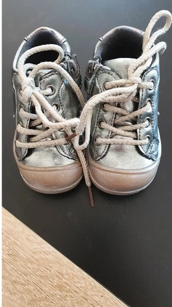 Lot de 3 paires de chaussures pointure 19 - photo numéro 6