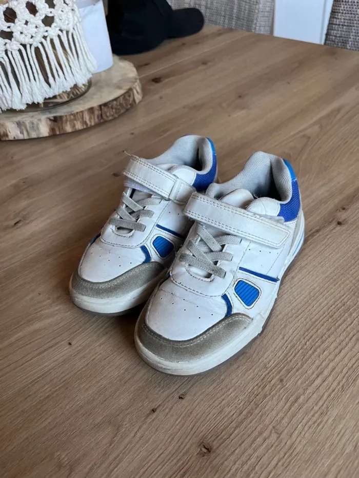 Baskets blanches et bleu - photo numéro 3