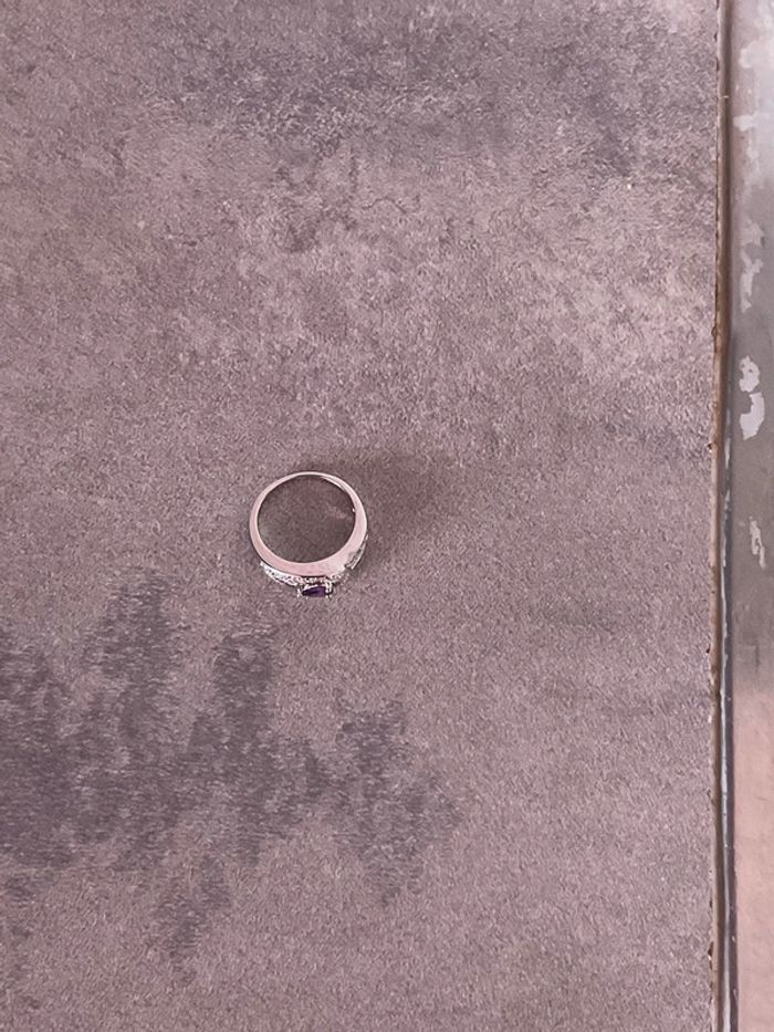 Bague avec pierre violette neuve - photo numéro 5