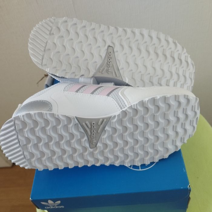 Baskets Adidas Neuve pour fille - photo numéro 6