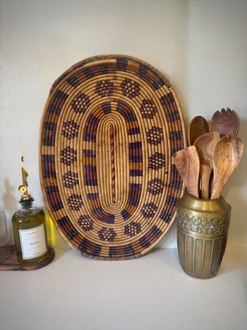 Grand plateau / corbeille / plat ancien en vannerie africaine