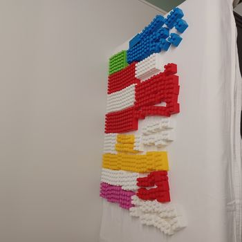 Vrac de briques de construction