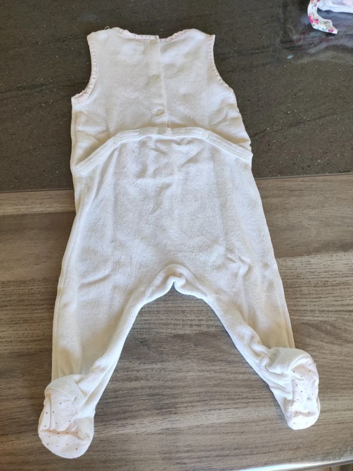 Pyjama velours sans manches taille 3 mois - photo numéro 4