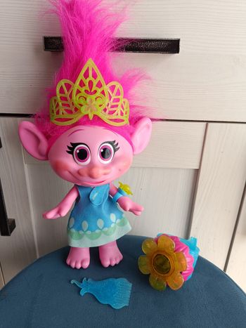 Poupée sonore et lumineuse Troll