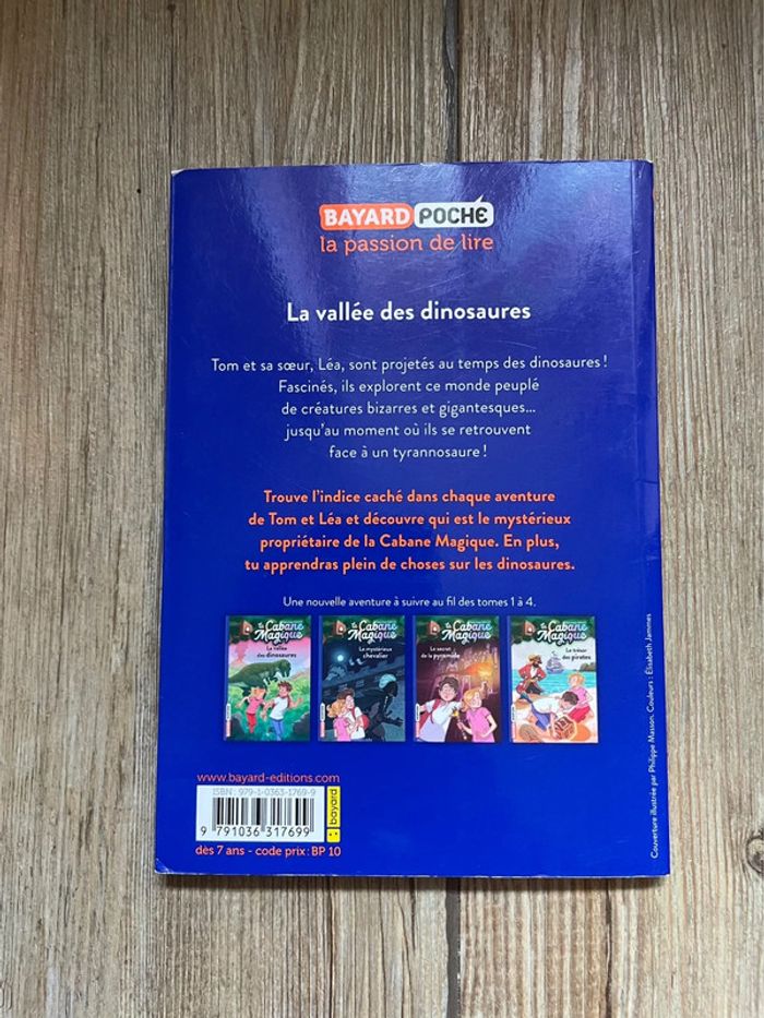 Livre La vallée des dinosaures. Tbe - photo numéro 2