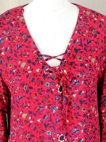 Robe été mi longue marque 123 neuve. Rouge motifs fleurs. T44 