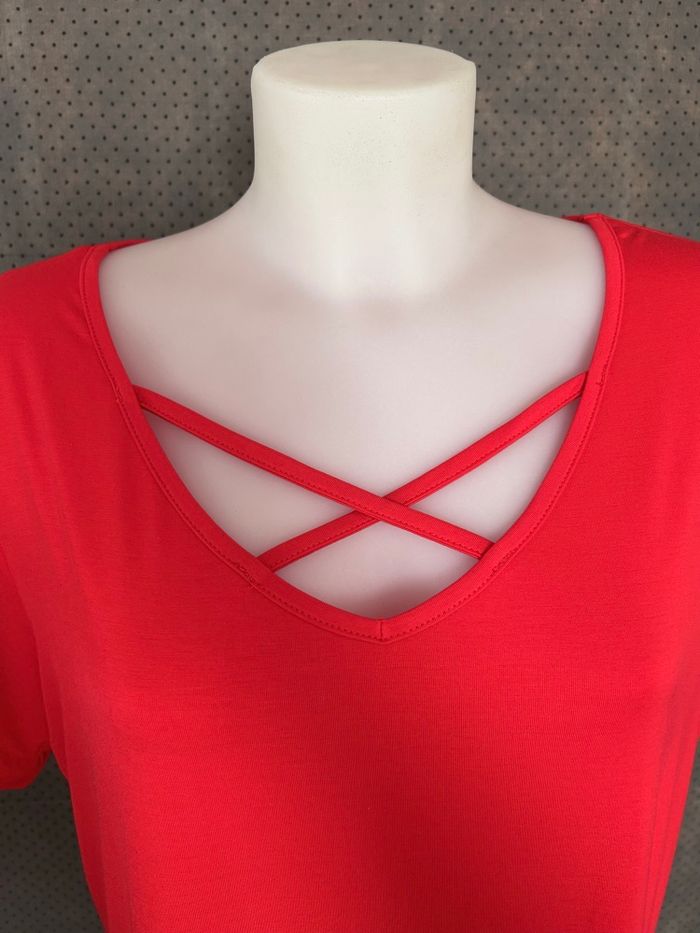 T-shirt à manches courtes couleur rouge - photo numéro 2